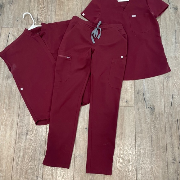 Figs Scrubs sets! 16 sets in total. - Picture 9 of 16